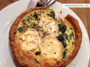 Quiche with goat cheese and spinach